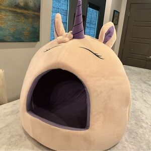 Plush Unicorn Pet Bed with Purple Details